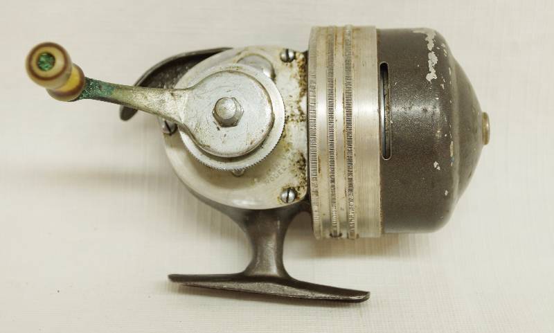Vintage Fishing Reel - Shakespeare - WONDERCAST No. 1798 - Made in USA!, Collector's Living Estate Sale - HUGE LOT of ANTIQUES and COLLECTIBLES  ***** EVERYTHING STARTS AT $1.00 *****
