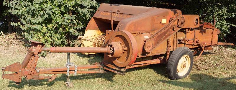 lot 6122 image: Vintage Hay Baler - Works NEW HOLLAND SUPER HAYLINER 69 - Twine Tie Just used last year