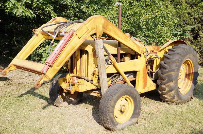 lot 6124 image: Vintage Tractor - Fordson Major Diesel - wbucket and upgrades - see photos