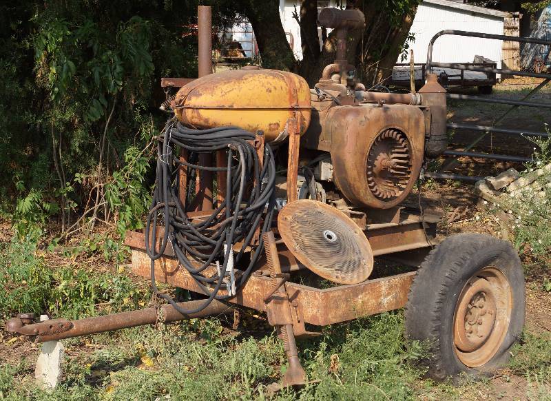 lot 6127 image: Vintage Welder WISCONSIN M# VE4 - On trailer - Neat Piece - Cool Gas Tank