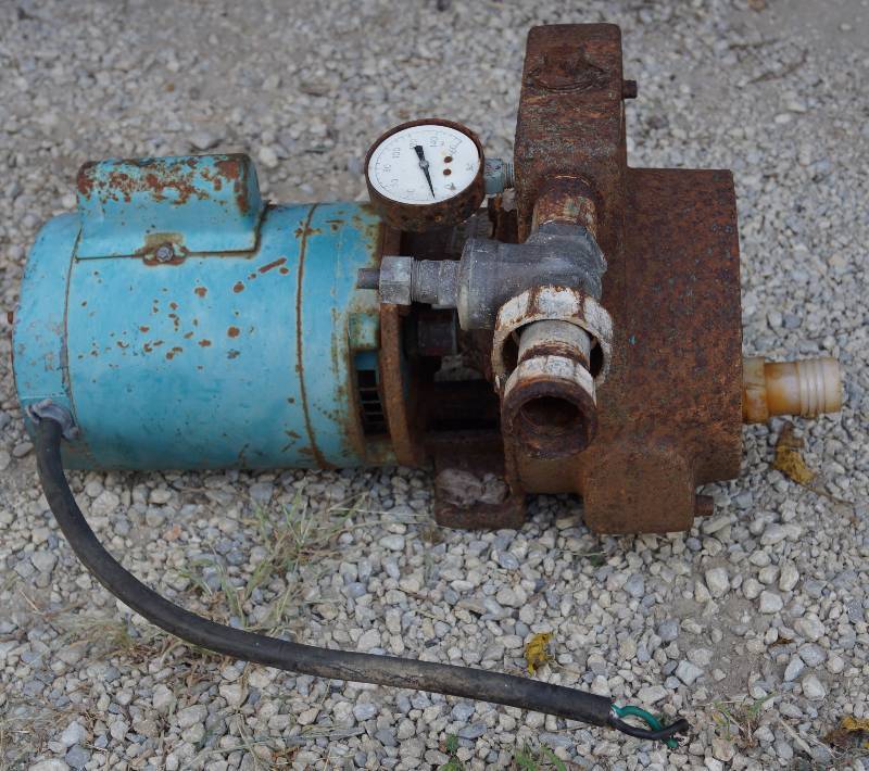 lot 6128 image: Old Water Pump - Montgomery Wards - M# 24142 - Unknown condition