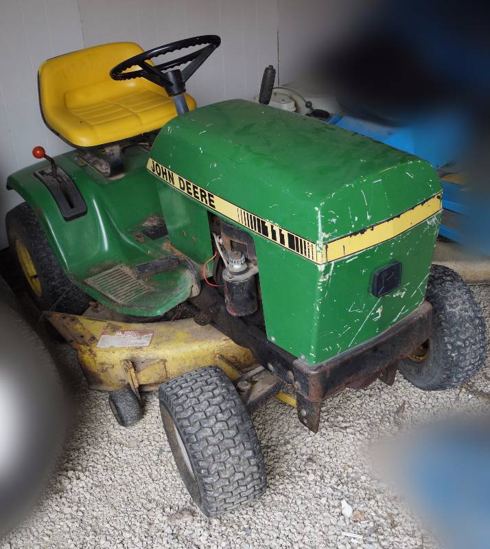 lot 6135 image: Riding Lawnmower John Deere 111 - M#C111L 207512 M - Starts, Runs, Drives - Couldnt engage Blades - May need belt Or Adjusted