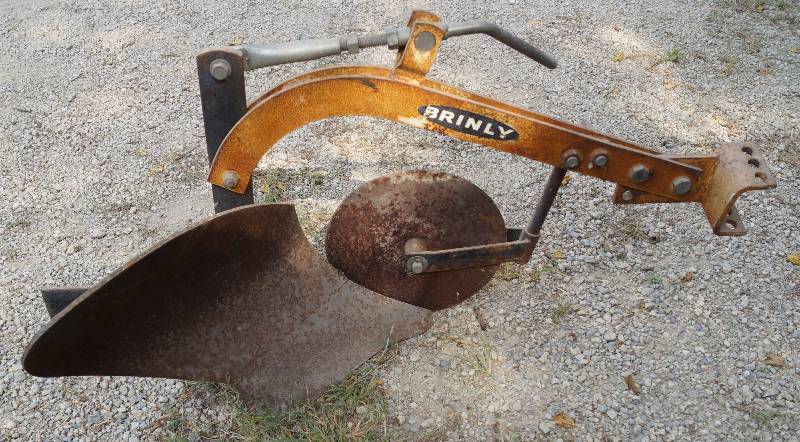 lot 6141 image: Vintage Plow for a Lawn Tractor - BRINLY - B-74-32314