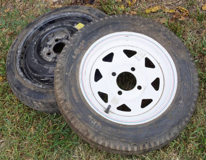 lot 6142 image: Tires and Rims for a Boat or Small Trailer - Look NEW See photos for details