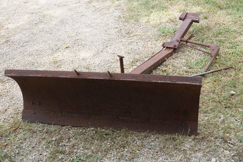 lot 6146 image: FORD Grader Blade for lawn tractor