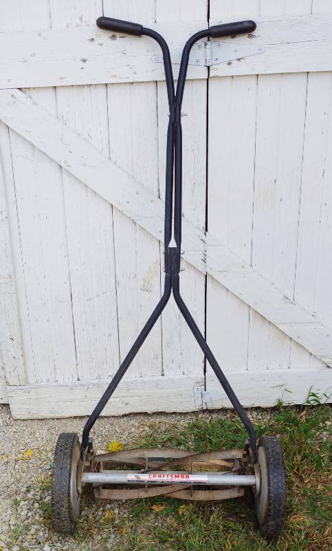 lot 6148 image: Manual Blade Rotary Push Lawnmower - Craftsman - 16 Cut - M# 291.376101 - WORKS GREAT