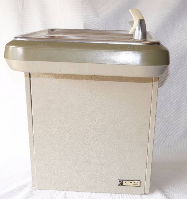 lot 6000 image: Water Fountain - ELKAY - Powers up, water not available to test cooling