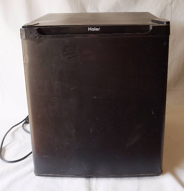 lot 6001 image: Haier - Household Thermal Cooler - M# HRT02-RBG - Works