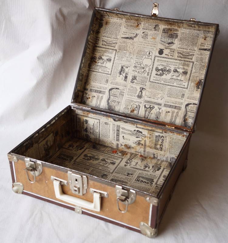lot 6009 image: Vintage Travel Case - Good Condition - see photos for measurements
