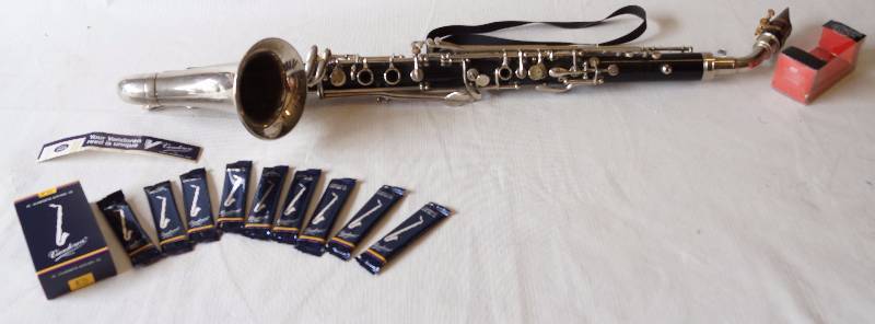 lot 6026 image: Alto Clarinet - w 9 Vandoren Reeds NEW in the sealed packages Neck strap included - (No case) - NEW Selmer Mouthpiece w box