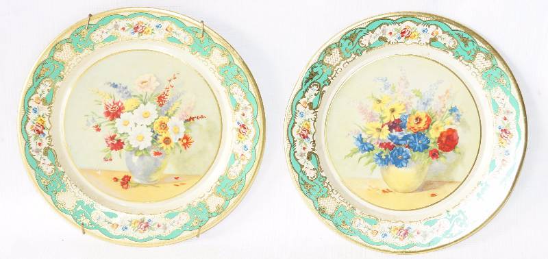 lot 6041 image: Lot of two Decorative Metal Plates- DAHER DECORATED WARE - Made In Holland - Floral Very Pretty - Nice Condition