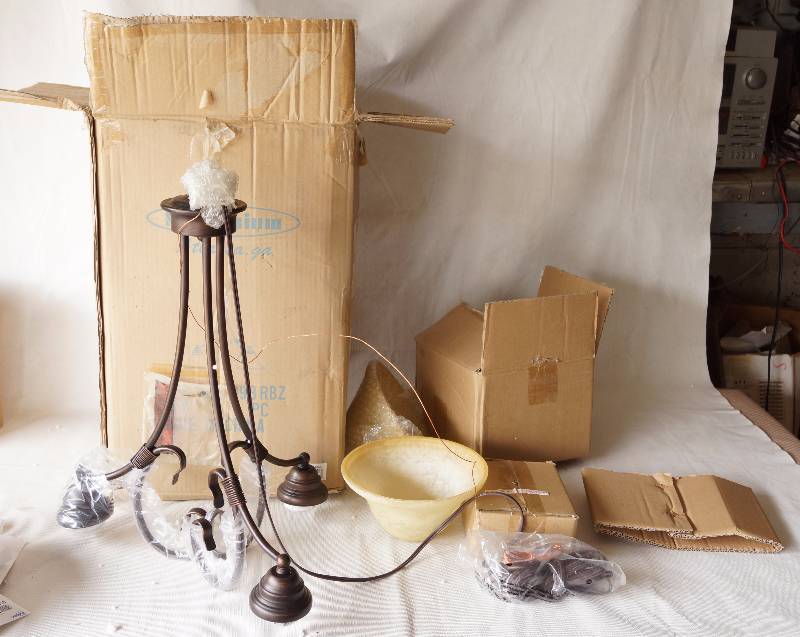 lot 6044 image: Light kit - new in box (missing one globe)