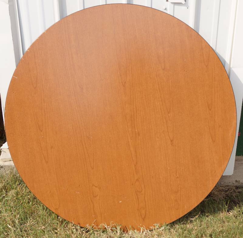 lot 6053 image: 3.5 foot Round Table with Adjustable Legs - Nice