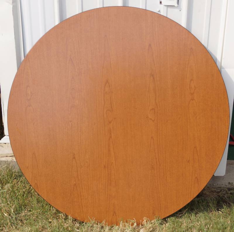 lot 6054 image: 3.5 foot Round Table with Adjustable Legs - Nice