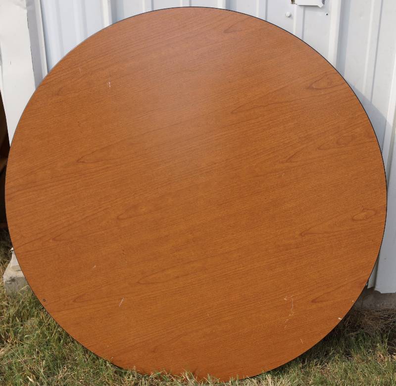 lot 6055 image: 3.5 foot Round Table with Adjustable Legs - Nice