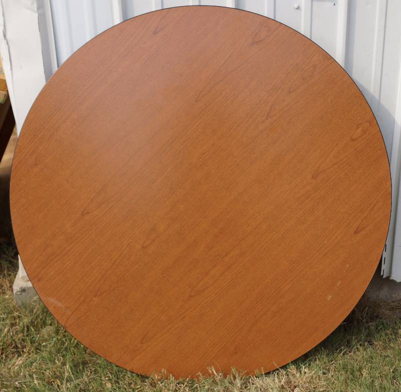 lot 6056 image: 3.5 foot Round Table with Adjustable Legs - Nice