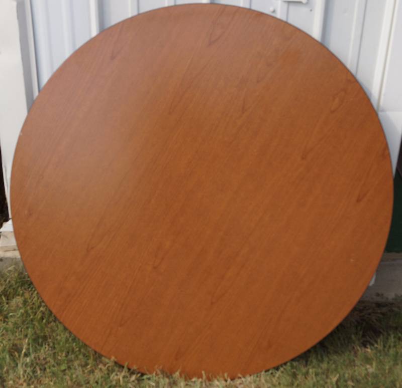 lot 6057 image: 3.5 foot Round Table with Adjustable Legs - Nice
