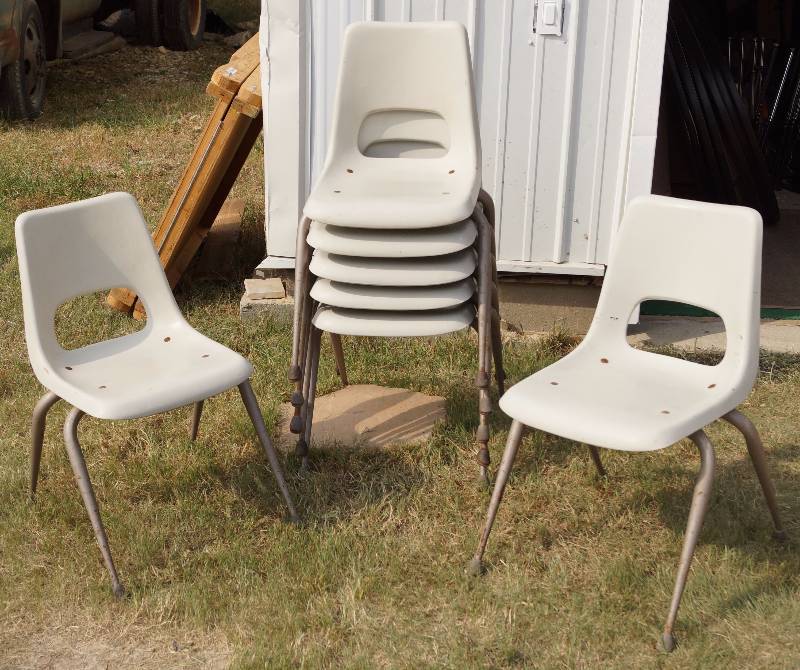 lot 6058 image: Lot of 7 - Brunswick - Vintage Bowling Alley (or classroom) Chairs - Metal legs
