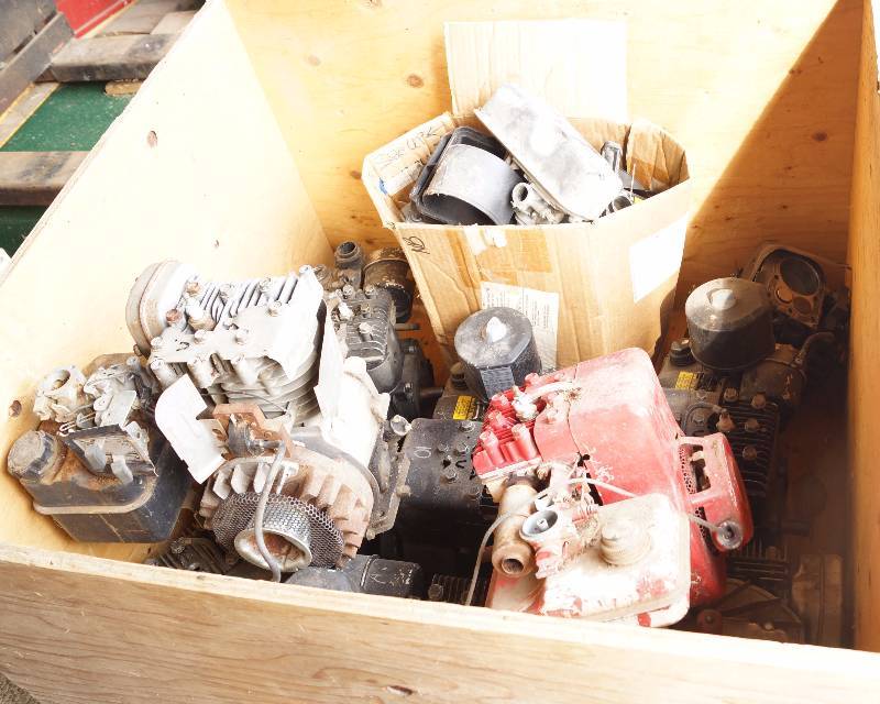lot 6150 image: Lot of 10 small engine motors - Various Brands, Various Sizes - all fixer-uppers - Great for an automotive class or tinkerer This includes the wooden box they are shown in See photos for measurements - Sturdy Box