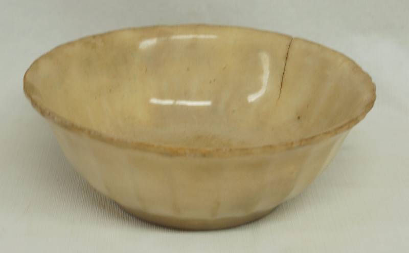 lot 5005 image: Very Old, Antique Bowl - White Granite, W.S. George Made in U.S.A. 483A - see photos - Great decorative piece as it has nice patina