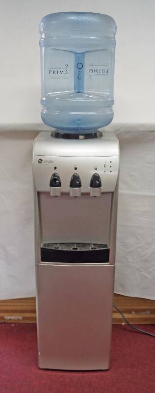 lot 6061 image: GE Water Dispenser - Water Cooler, Hot Water and Refrigerator - WORKS M#GXF25FBS