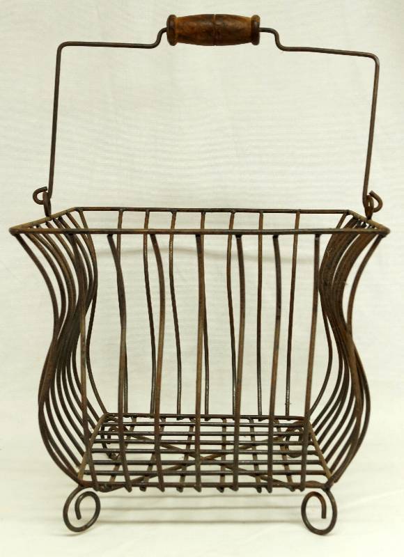 lot 6068 image: Decorative Wire Basket - Nice Sized Fill it with seasonal items for year-round decor