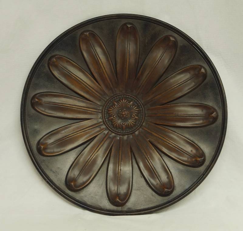 lot 6073 image: Large Global Accents Round Metal Flower Design Wall Hanger - Super Trendy - Ready to Hang Almost 2 FOOT Across