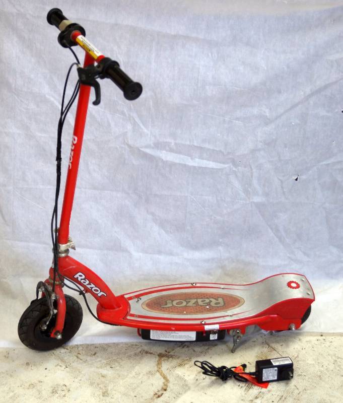 lot 6084 image: Razor Electric Scooter with Charger - Zoom - Zoom