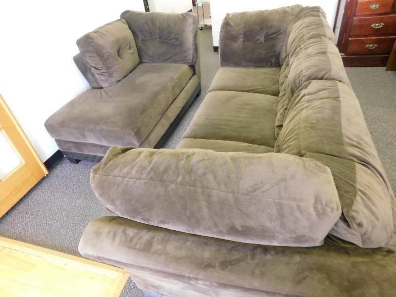 lot 7123 image: Very Nice and Comfortable Couch and Chase Set.