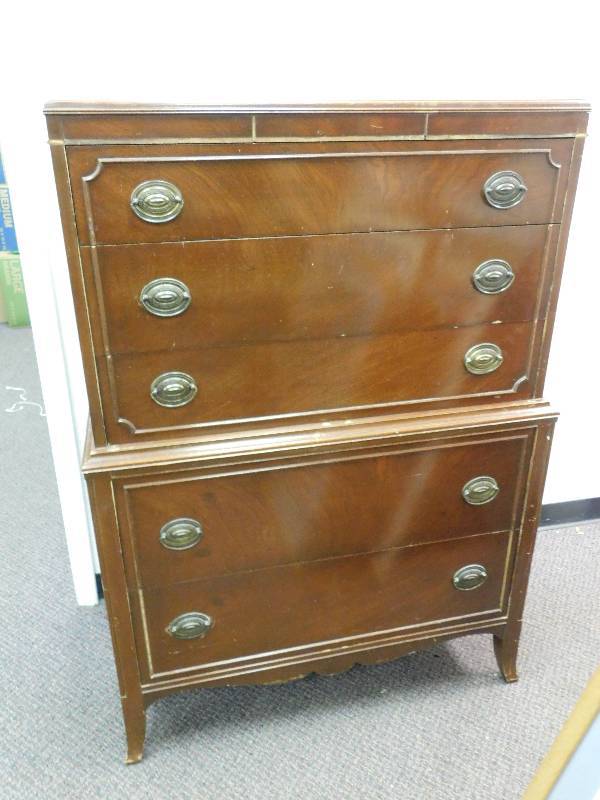 lot 9025 image: 56 T, -- W, 21 D - Thomasville Hardwood Dresser.