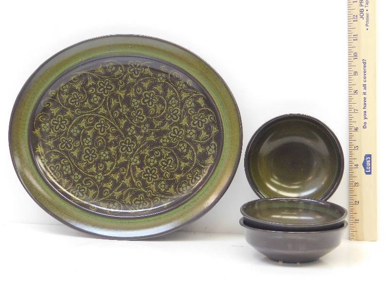 lot 9036 image: Franciscan Stoneware - 13.5 Oval Serving Plate  3 Berry Bowls.