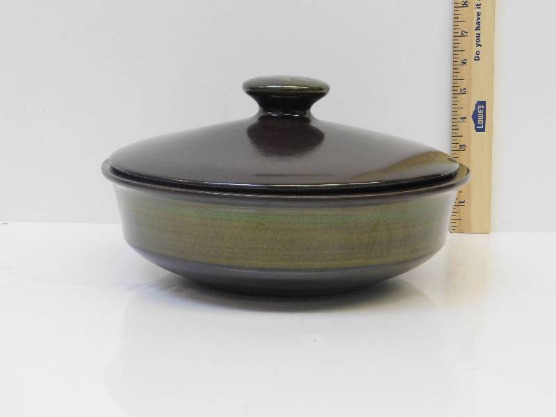 lot 9038 image: Franciscan Stoneware - 11 Lidded Casserole Dish