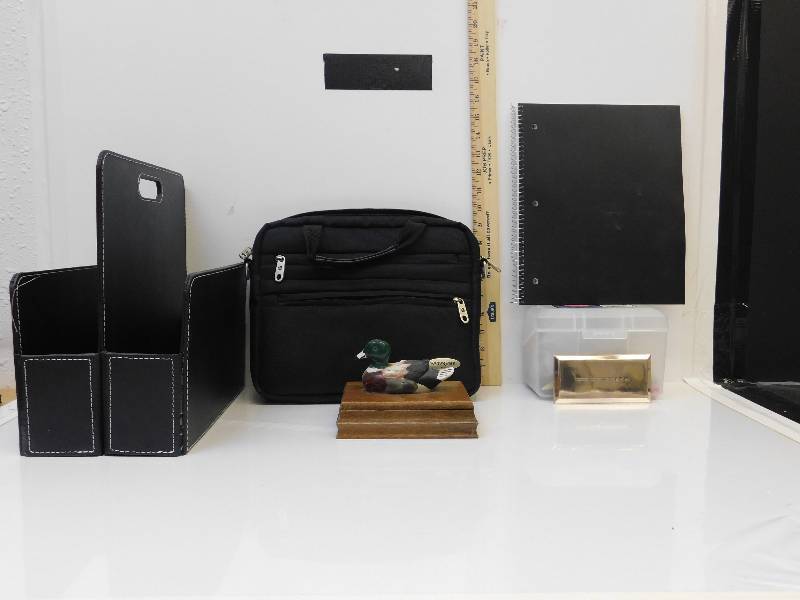 lot 9046 image: Office Accessories.  Bags, Boxes and items to write with.