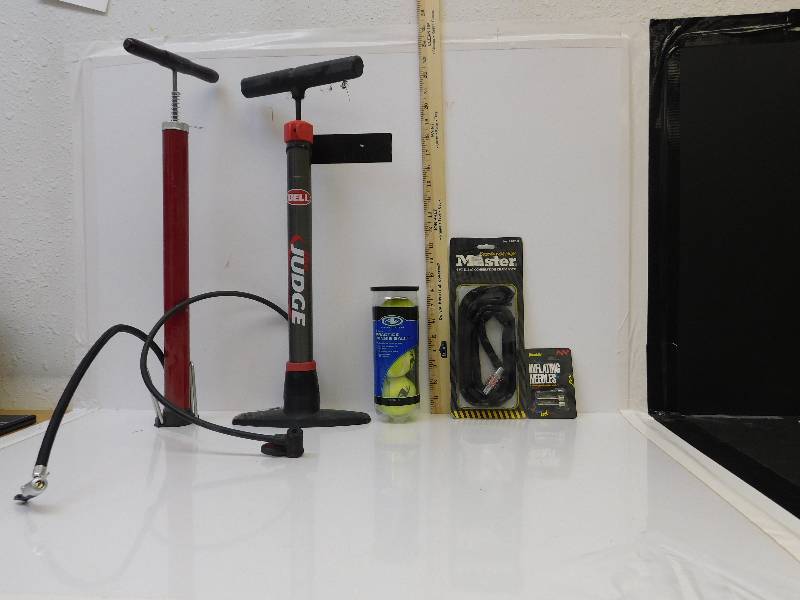 lot 9049 image: 2 Manuel Air Pumps w Extra Tips. Bike chain and Tennis Balls.