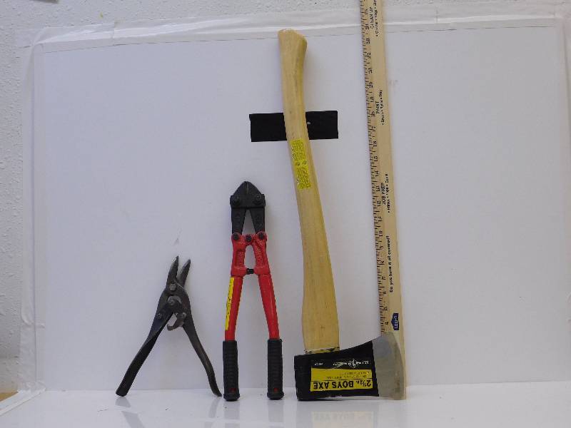 lot 9051 image: 15 Bolt Cutter, Wiss M1 Snippers and 2 12 LBS Boys Axe.