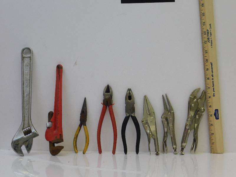 lot 9052 image: Misc Hand Tools. Everything in the Picture. 8 Different Tools.