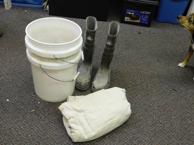 lot 9059 image: Hidden Treasure Tools.  Northerner Wading Boots.  Large Painters Blanket.