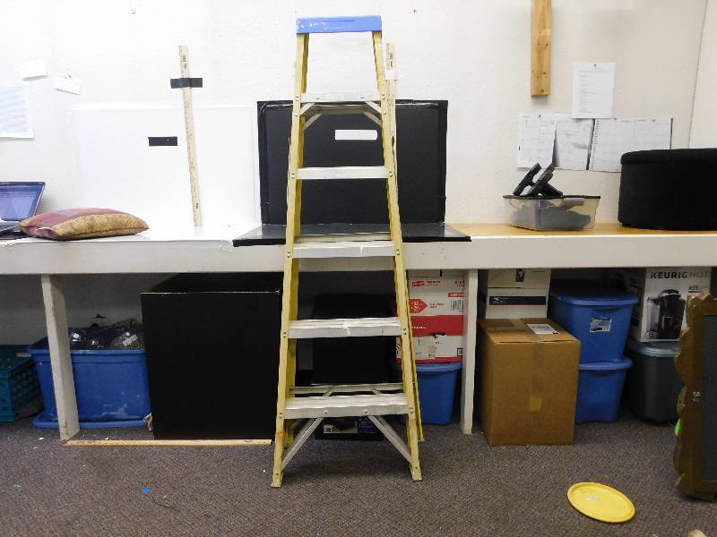lot 9075 image: Davidson Pro 6 Foot Folding Metal Ladder.