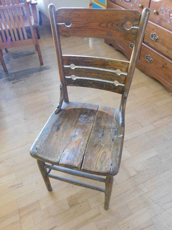 lot 9080 image: Antique Table Chair.  Distressed and Worn.  This is a Decoration.