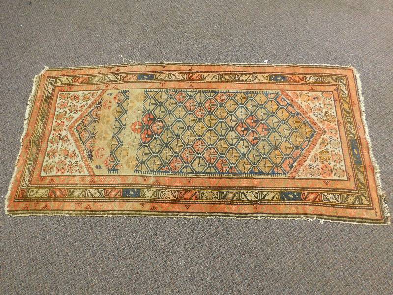 lot 9082 image: 80 x 40 Hand Made Area FloorTapestry
