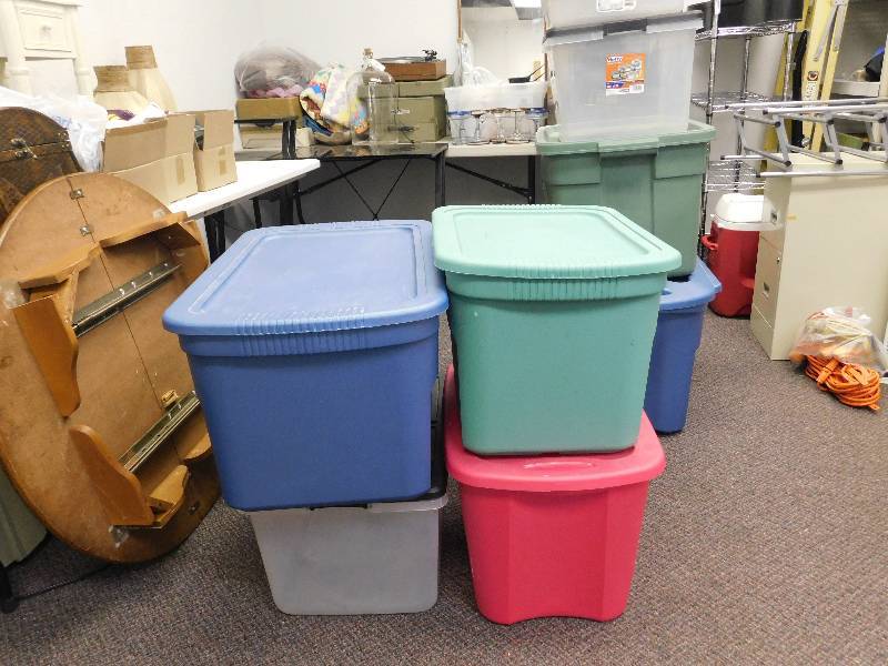 lot 9093 image: 4 Large, Lidded and Locking Storage Containers.