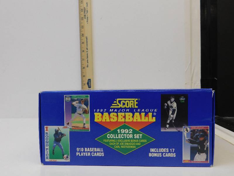 lot 9109 image: Score 1992 Major League Baseball Collector Set. 910 Cards Looks Complete