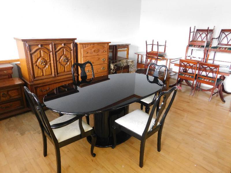 lot 9113 image: Basset Modern Table. 30 T, 70 L, 49 W.   4 Matching Chairs.