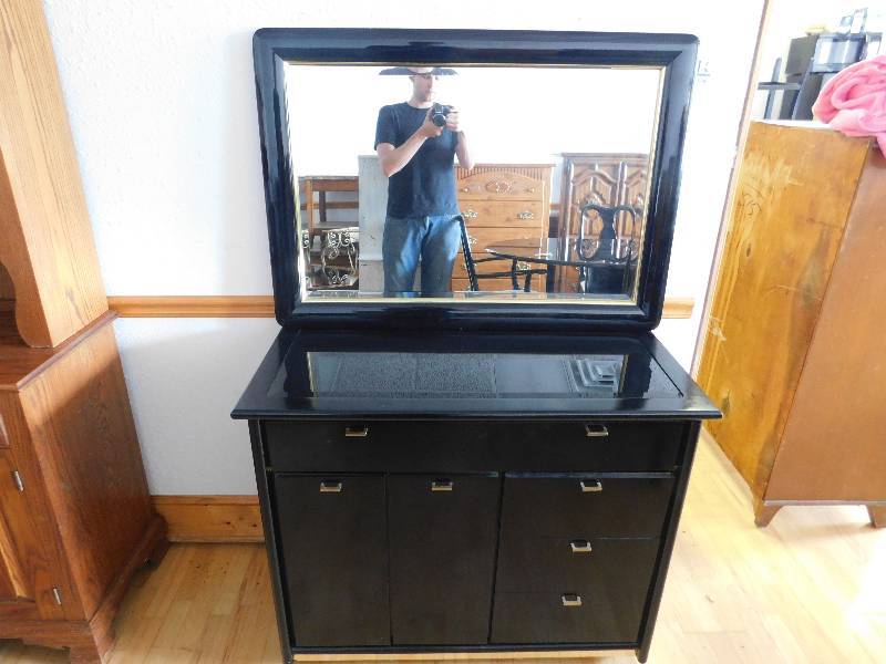 lot 9114 image: Basset Modern Bar  Optional Hanging Mirror. 32.5 T,  40 W.  (Mirror is 40 Wide)