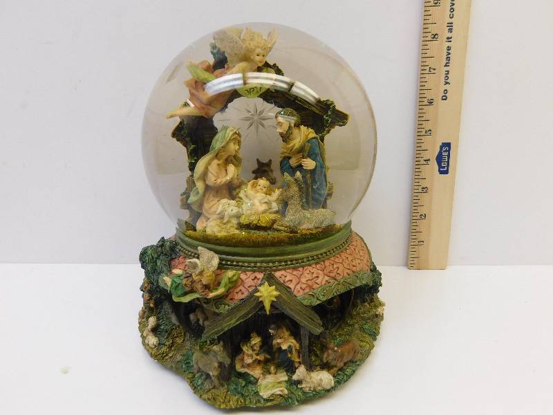lot 9119 image: 7.5 Tall Musical Snowglobe. Birth of Christ from the Bible.