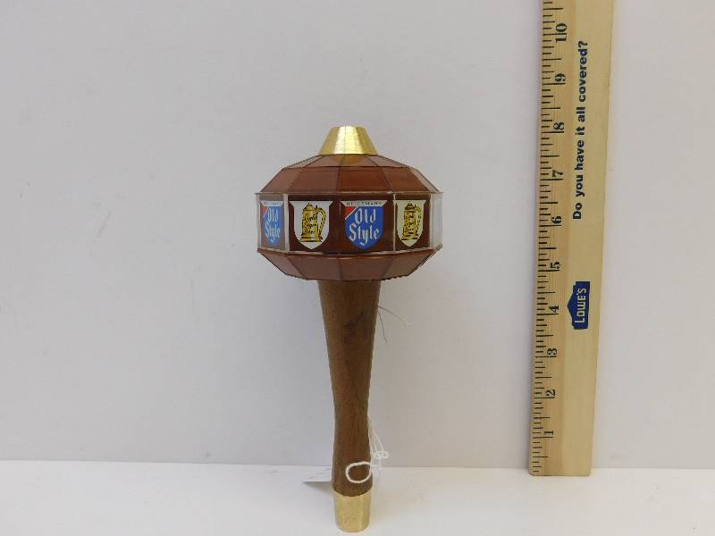 lot 9124 image: Heilmans Old Style Beer Tap.