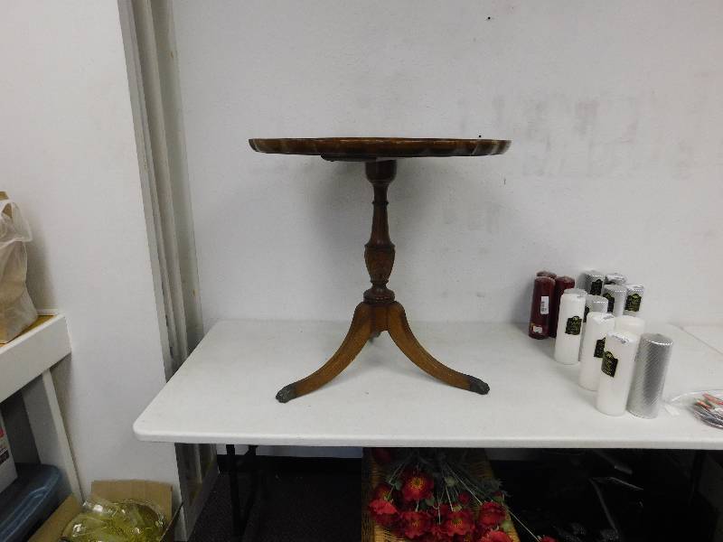 lot 9126 image: 27.5 Tall and Round. Vintage Claw Footed Decorative Table.