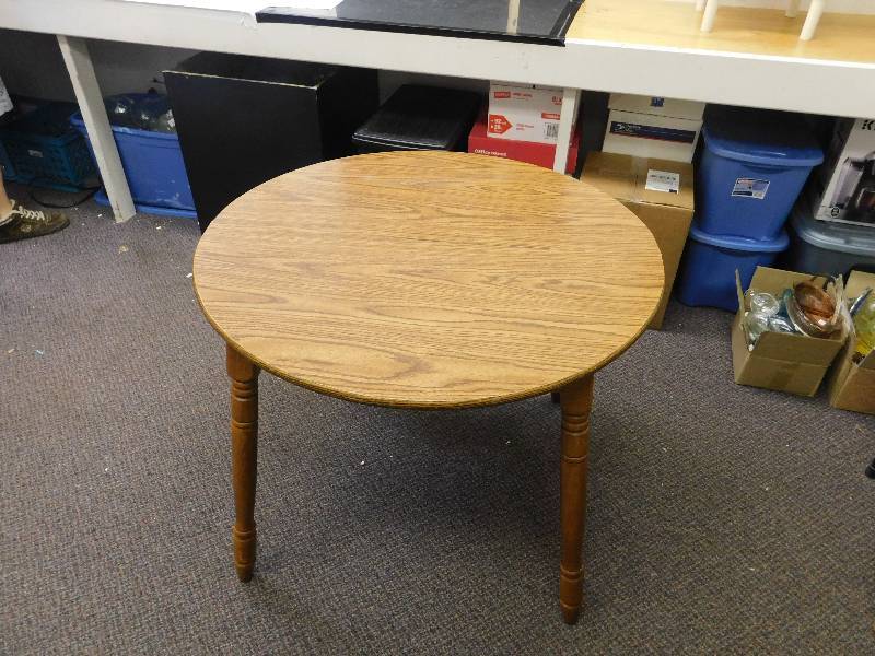 lot 9127 image: 29 T, 36 R.  Eatly American Hardwood Table.