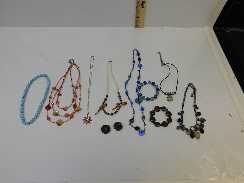 lot 9149 image: Colorful Variety of Stone Metallic GlassWood Costume Jewelry.