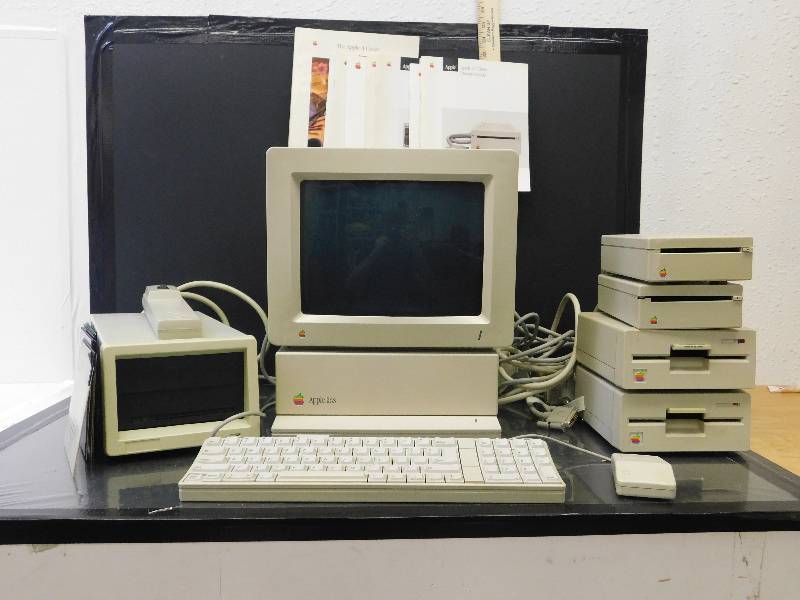 lot 9151 image: Rare Original 1986 Apple IIGS. Functional. Good Fuses. Works. Has Drivers. Disk Drives. Complete Software Included.  MORE.